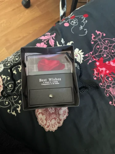 Click to view full screen Rosa Eterna con Collar "Te Amo" en 100 Idiomas photo review