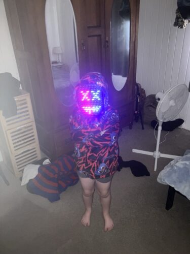 Click to view full screen CyberMask® – Máscara LED Bluetooth Programable photo review