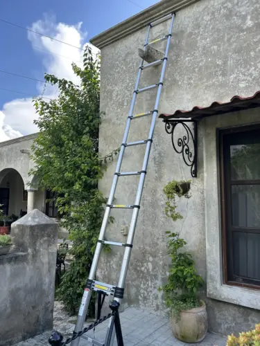 Click to view full screen Escalera Telescópica Plegable de Aluminio – Hasta 4 Metros photo review